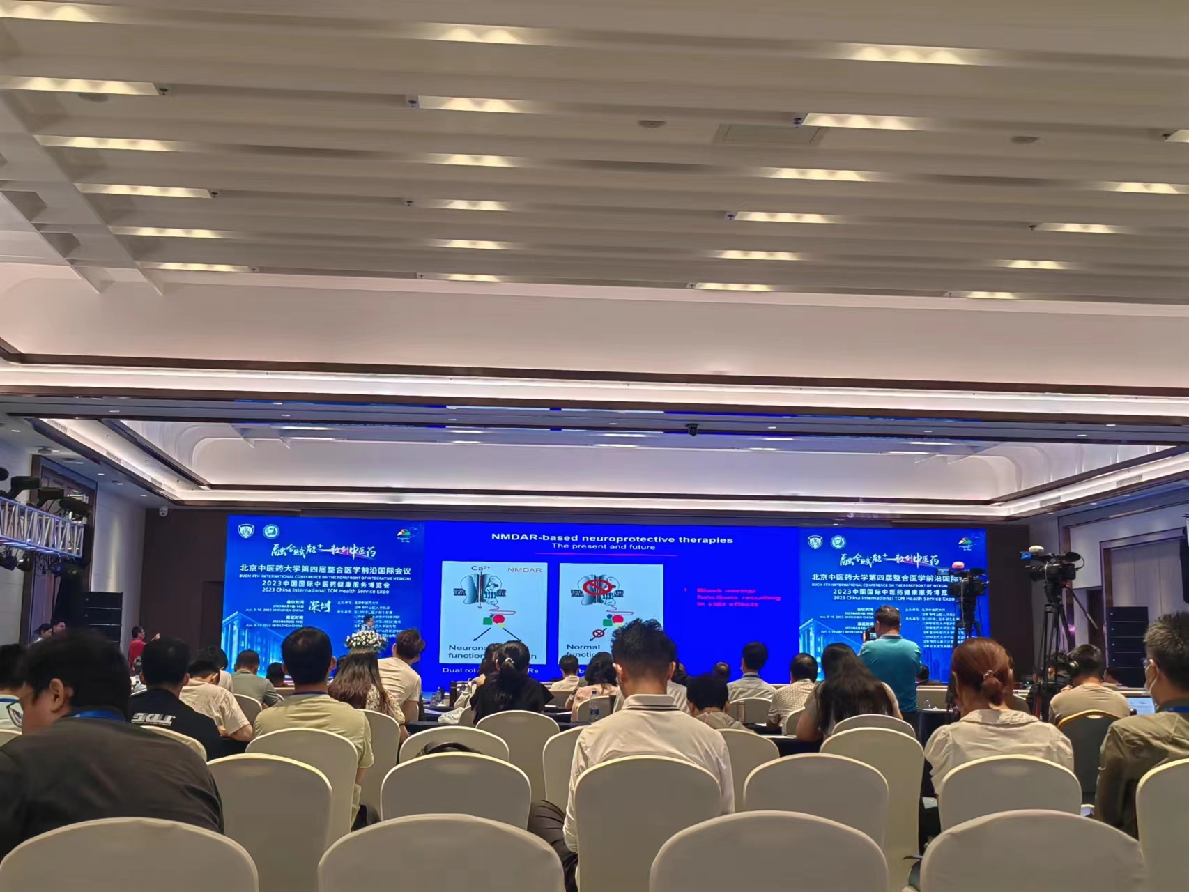广州同声传译公司在大型会议中的同传注意事项