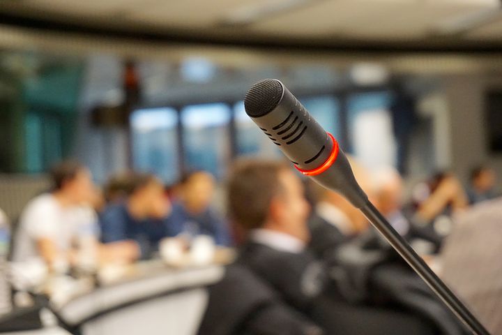 同声传译公司：为您的商务活动保驾护航